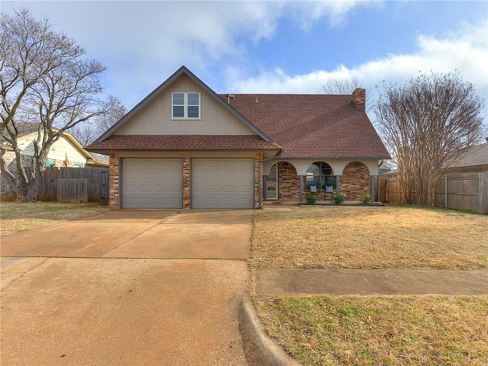 1st image of 608 S Silver Leaf Dr