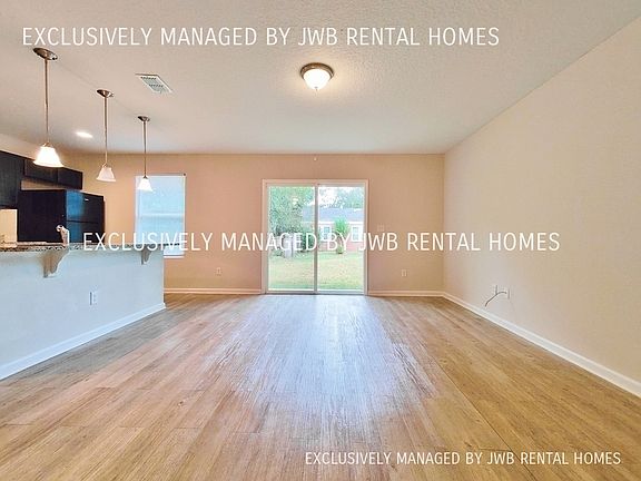 4th image of 8113 Hastings St