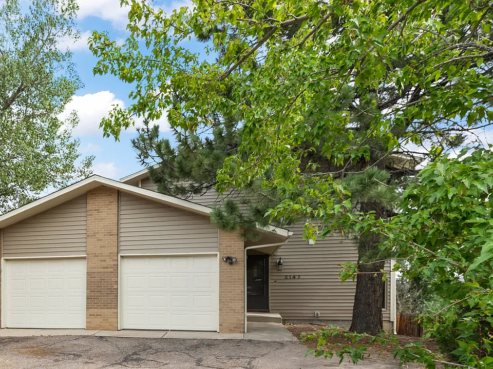 2147 Broadmoor Road Cir