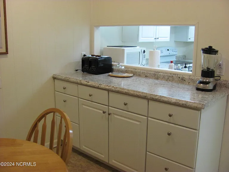 323 Front St — Photo 11