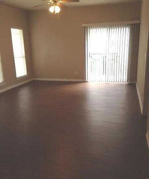 503 Gregory Ct — Photo 2