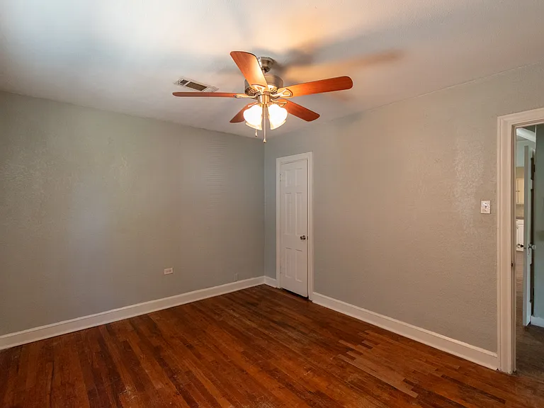 2606 Pine Ave — Photo 26