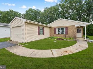 15 Dorchester Dr, Southampton, NJ 08088