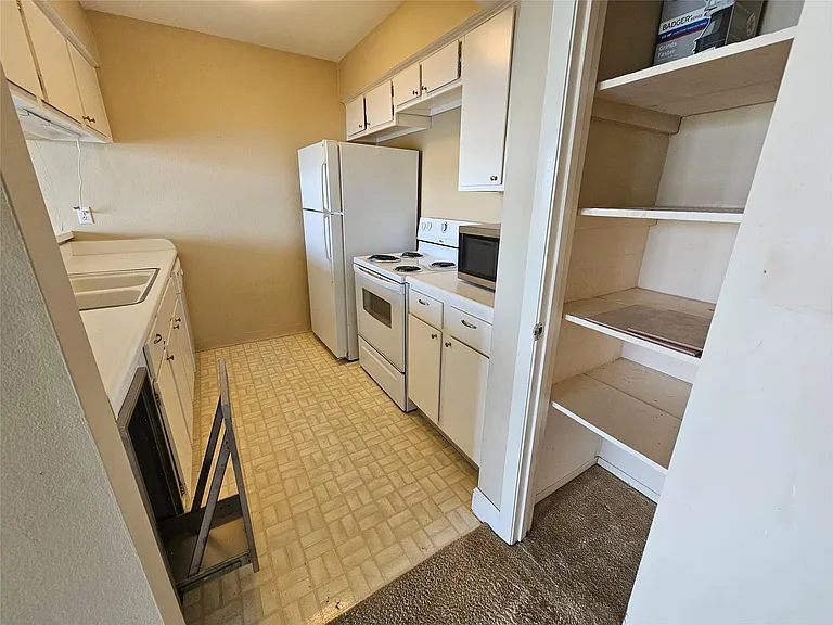 12600 Melville Dr #321B — Photo 14