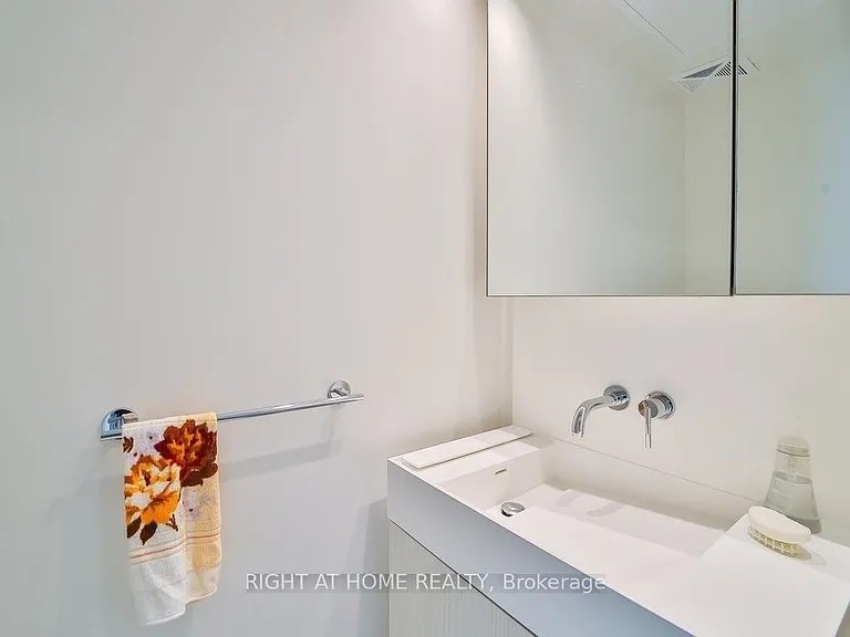 20 Richardson St #905 — Photo 8