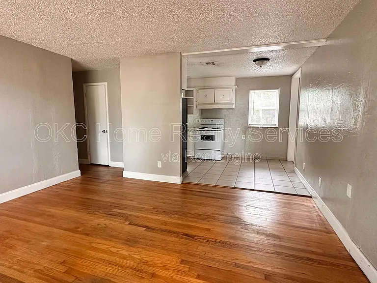 6808 NW 59th St — Photo 3