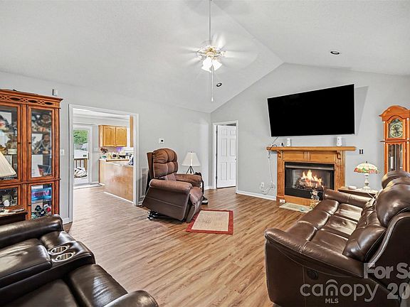 2nd image of 1401 Gordon Rd