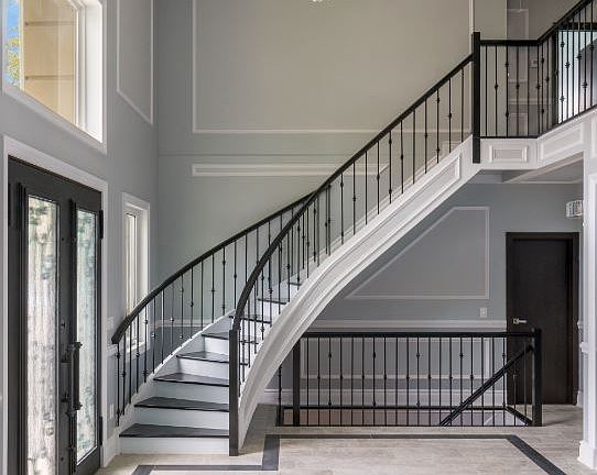 3rd image of 271 Ross Ave