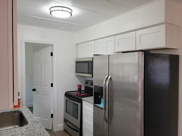 909 W Circle St — Photo 8