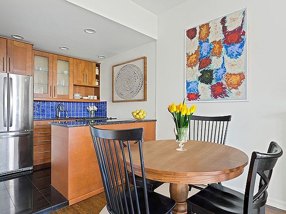 4th image of 424 13th St #4D