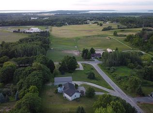 931 Glastonbury Cir, Traverse City, MI 49696