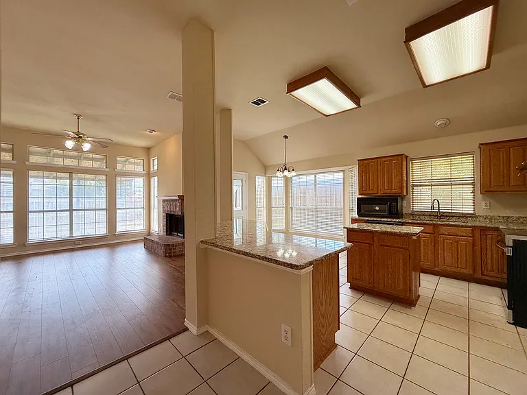 6000 Arlington Dr — Photo 10