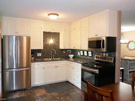 2nd image of 1445 Larsen Ln