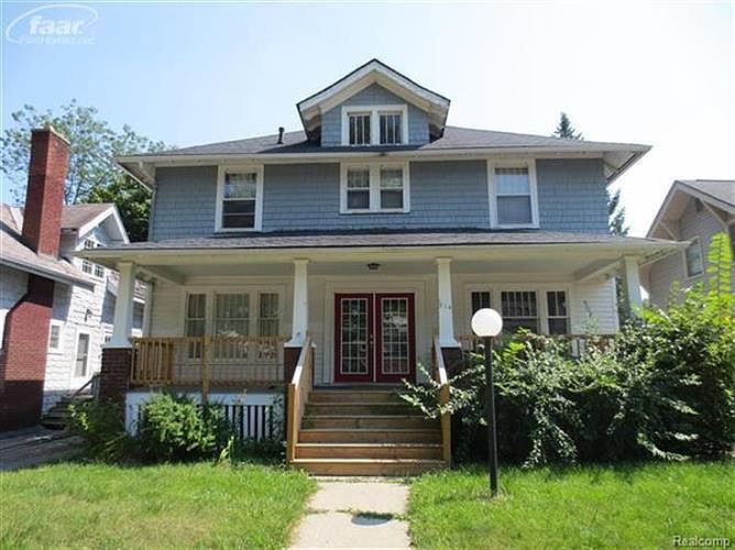 2nd image of 914 E 9th St