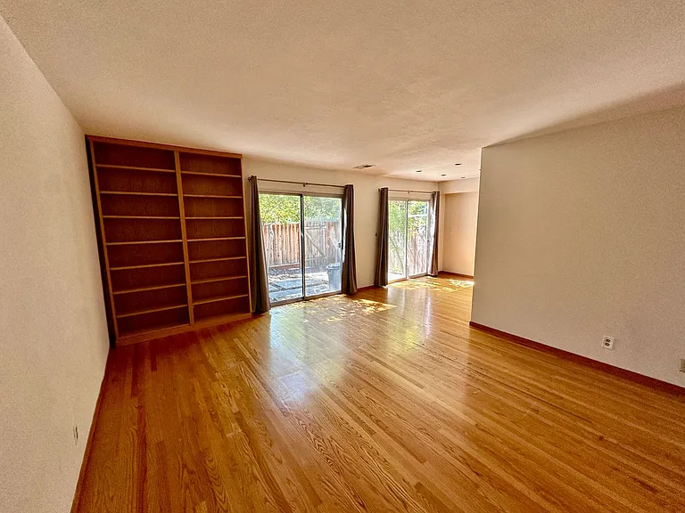 454 Poppy Pl — Photo 3