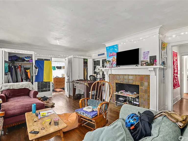 5046 19th Ave NE #M — Photo 3