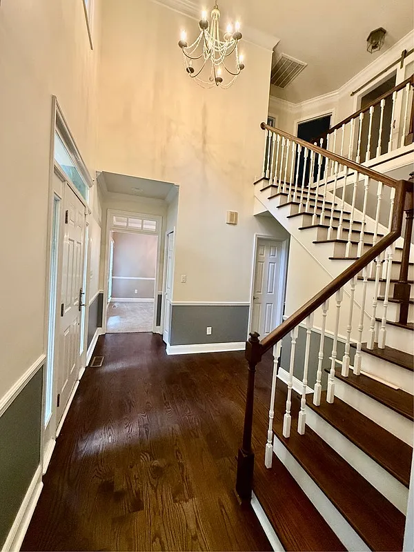 4 bed, 2.5 bath, 2512 sqft, $2,375 — Photo 3