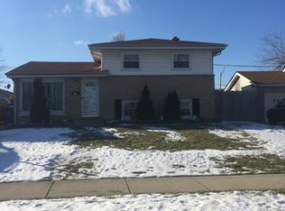 748 W Lake Manor Dr, Addison, IL 60101