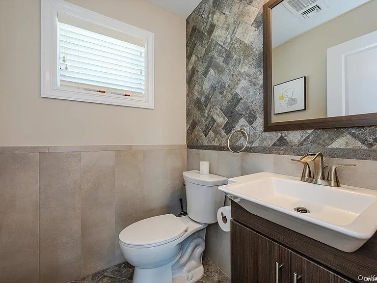 206 Grand Blvd — Photo 17