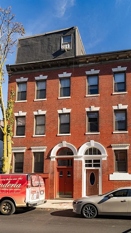 Building Photo - Endicott St
