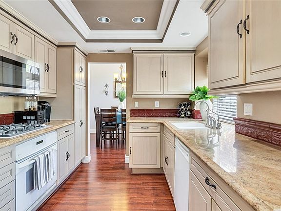 4th image of 848 Highland View Dr