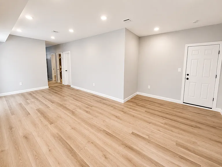 1819 White Plains Rd #1 — Photo 2
