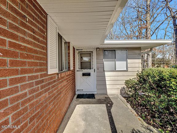 2nd image of 12D Heron Street