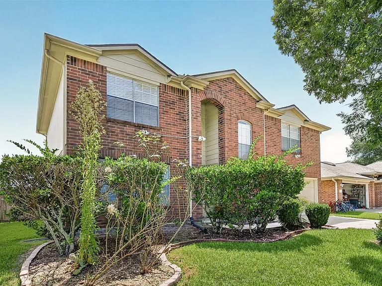 1806 Oak Ridge Dr — Photo 3