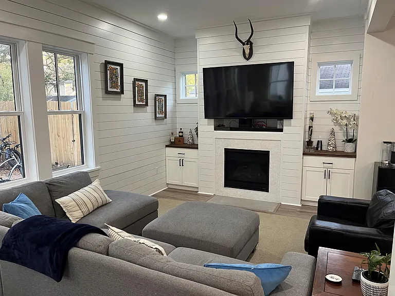 1218 Schirmer Ave — Photo 2