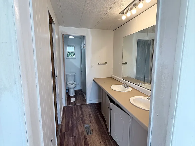 111 King Rd — Photo 17