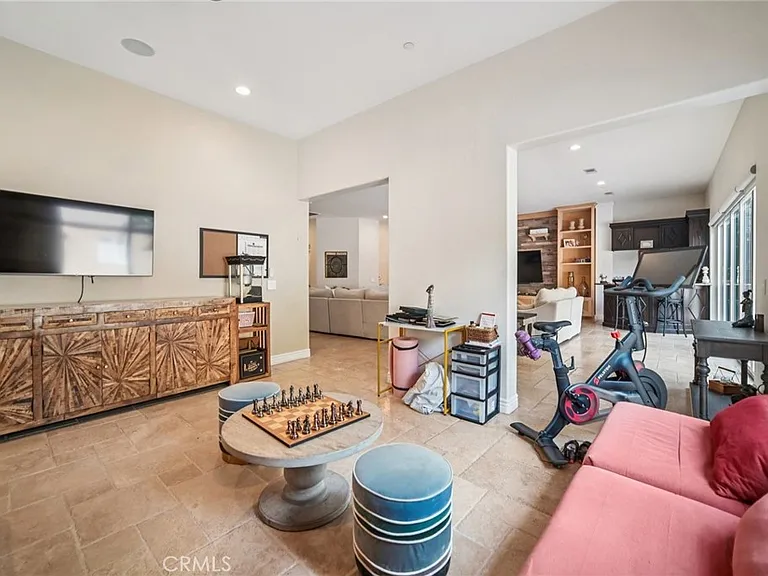 17401 Raymer St — Photo 17