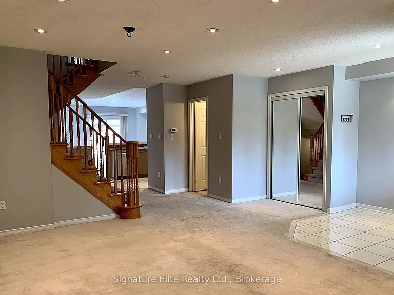 7 Castle Park Blvd — Photo 3