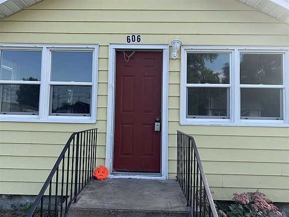 2nd image of 606 E 10th St