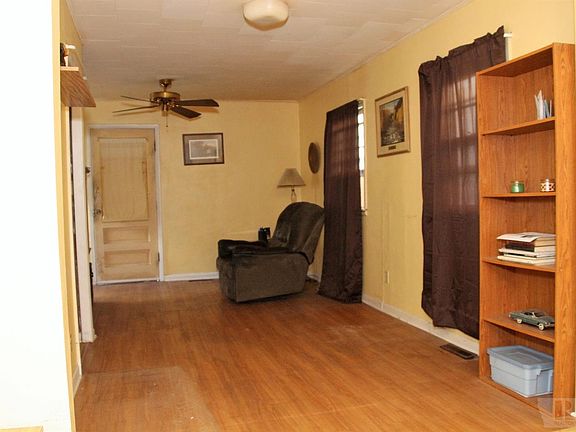 3rd image of 320 9th St NE