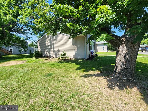 4th image of 412 Everett Pl