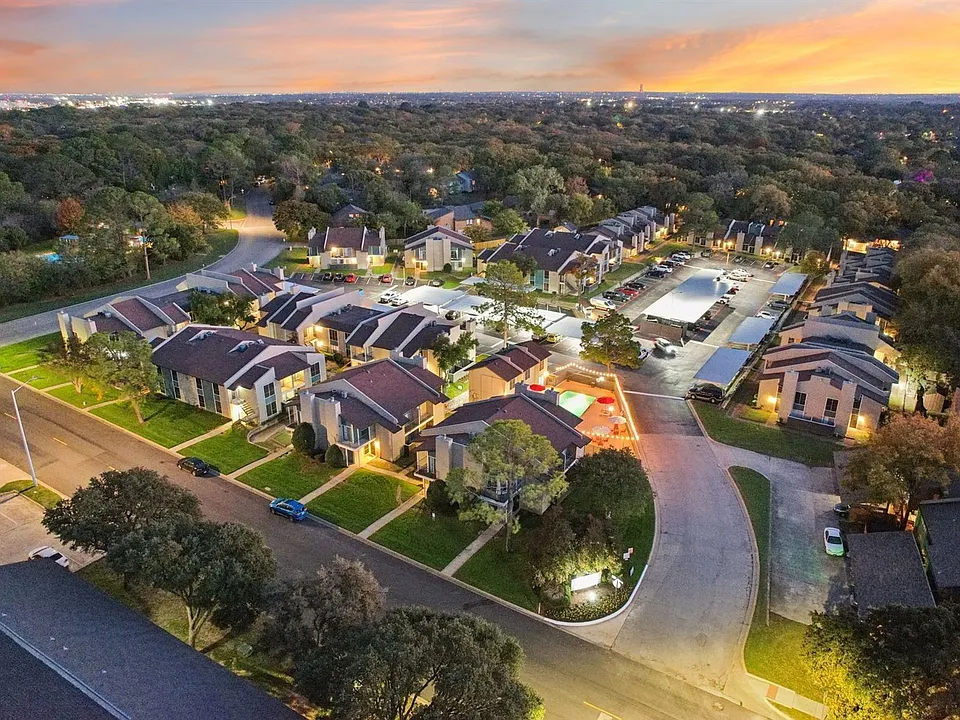 Hollyhills Apartments