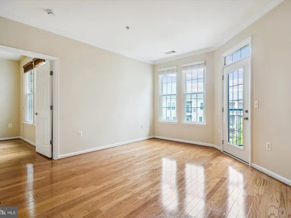 2465 Army Navy Dr #1-306, Arlington, VA 22206