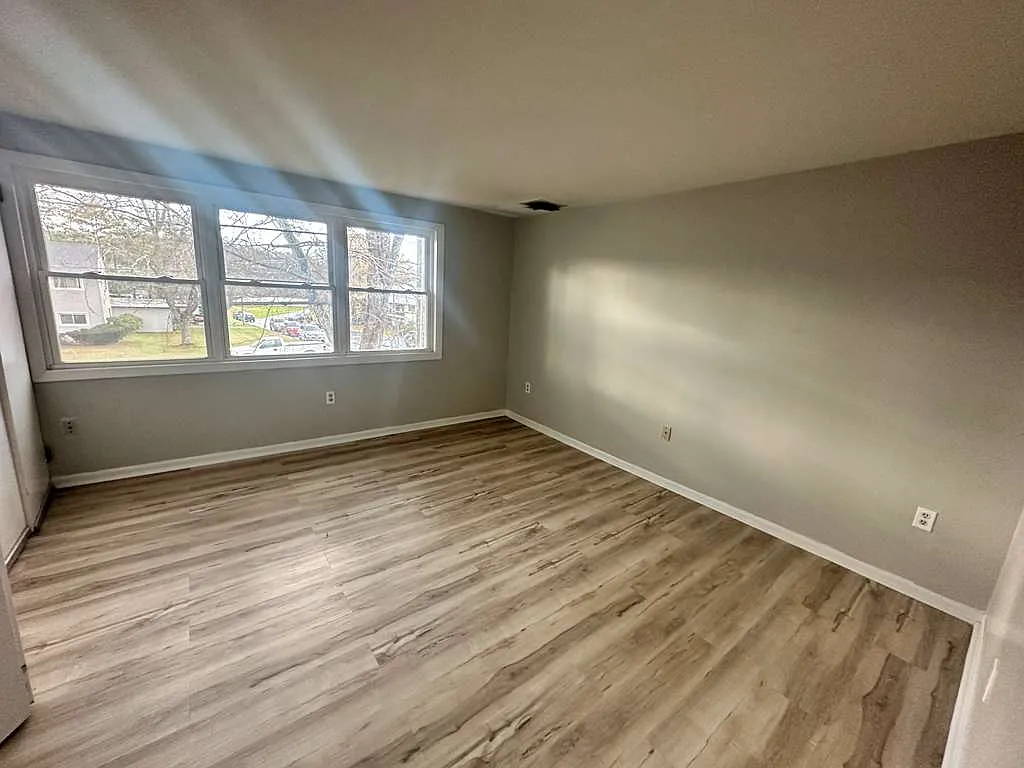 2 bed, 1.5 bath, $2,000 — Photo 2