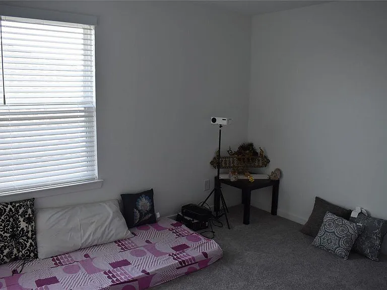 9742 Burlington Bristol Dr — Photo 25