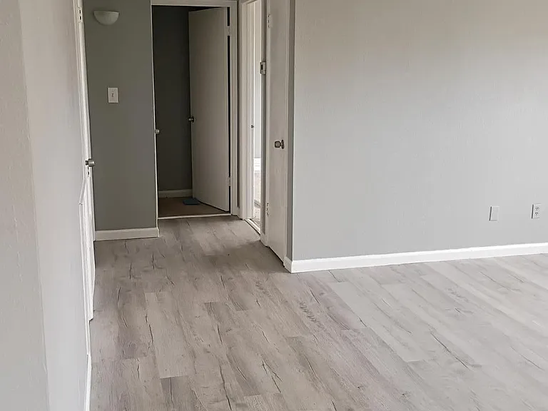 2694 E Oakleaf Dr — Photo 2