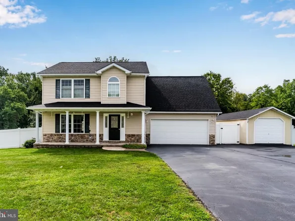 6 Camelot Ln, Newville, PA 17241