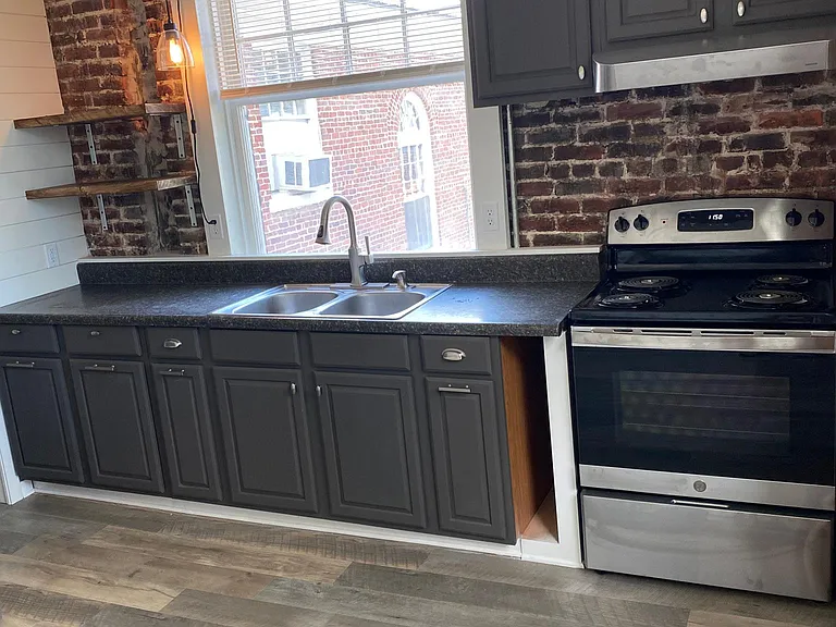 291 College Ave #B — Photo 1