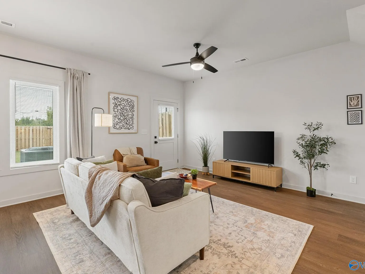 3 bed, 3.0 bath, 1529 sqft, $2,050 — Photo 4