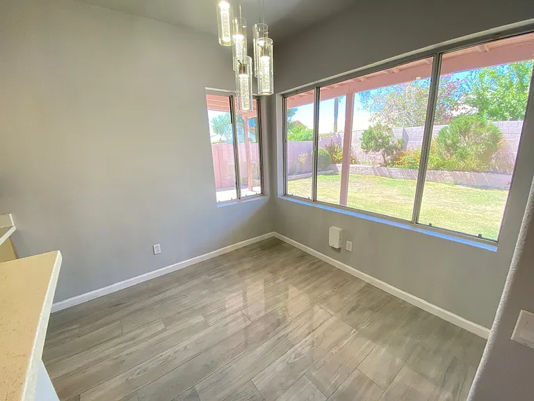 3358 E Wickieup Ln — Photo 18