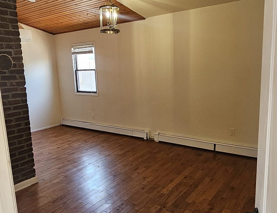 1st image of 811 Hollywood Ave #2