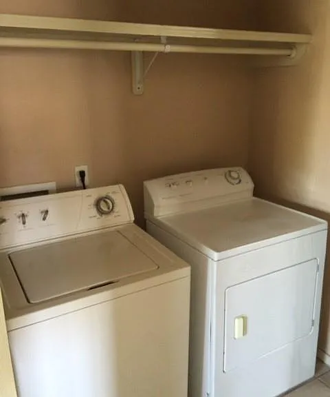 1302 S Diplomat Dr — Photo 10
