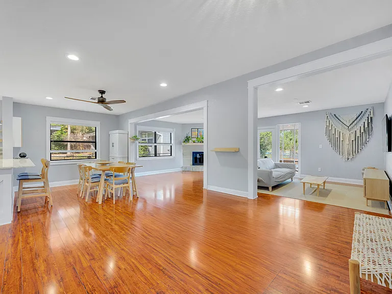 1081 Lake Weldona Dr — Photo 3