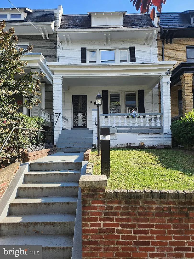 438 Emerson St NW photo 1
