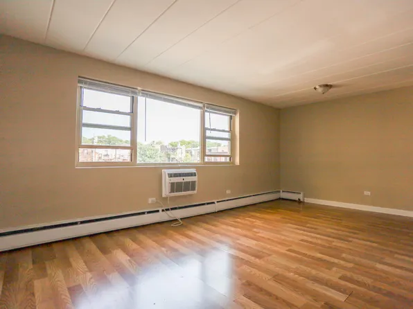 7300 N Ridge Blvd #302, Chicago, IL 60645