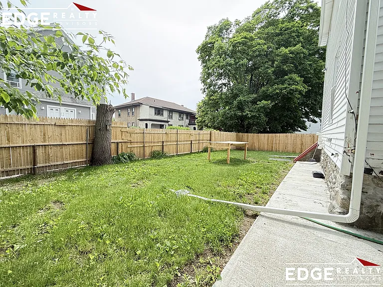 81 Alder St #A — Photo 15